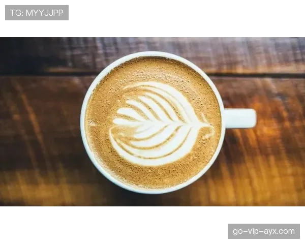 凯蒂·莱德基泳池边拿的那杯星巴克居然比我一个月工资还贵？